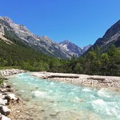 karwendelbach und karwendeltal zwischen scharnitz und karwendelhaus