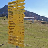 mayrhofen ahornbahn bergstation wegweiser