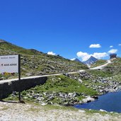 seen bergseen am pfitscherjoch staatsgrenze suedtirol