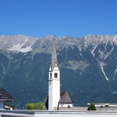 aldrans st martin kirche dahinter karwendel