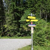 thoerleweg von ehrwald zur hochtoerlehuette wegweiser