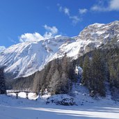 obernberger see winter bruecke dahinter obernberger und kleiner tribulaun