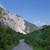 halltal strasse und huettenspitze