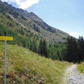 wegweiser bei speicherteich plamort