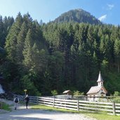 beginn wanderweg bei muehlendorf gschnitz