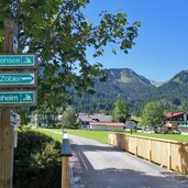 radweg bei tannheim st leonhard