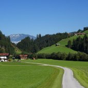 windautal bei westendorf mit radweg