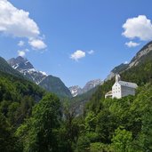 wallfahrtskirche st georgenberg stans dahinter karwendel