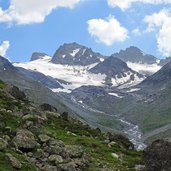 jamtalhuette blick zum jamtalferner mit urezzasjoch und jamspitzen und dreilaenderspitze