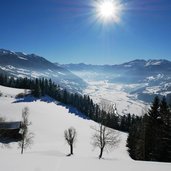 winter blick von hinterkogel hoefe auf zillertal fr