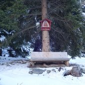 E navis rodelbahn stoecklalm bank am weg