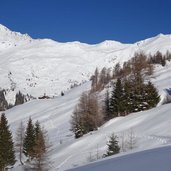 R winter hinteres navistal blick auf poltn alm umgebung