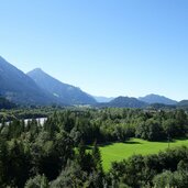 blick von kniepass richtung lechtal bei pinswang und fuessen