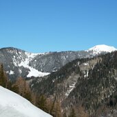 aussicht richtung schmirn tal und sumpfkopf berg winter