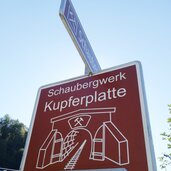 wegweiser schaubergwerk kupferplatte bei jochberg