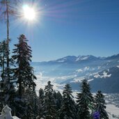 winter blick auf zillertal bei schlitters und fuegen