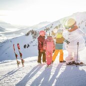 Kinder mit Valle am Harschbichl in St Johann