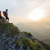 morgenstimmung beim wandern auf dem wilden kaiser