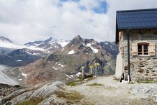 aussicht auf karlesferner und tiefenbachkogel bis mittelbergferner und braunschweiger huette und karleskogel fr