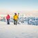 skifahrer vor winter bergkulisse